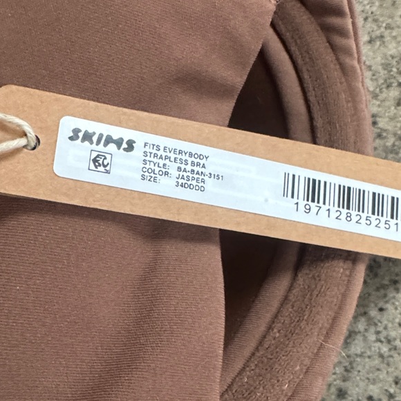 SKIMS Mocha Strapless Bra - Picture 3 of 5